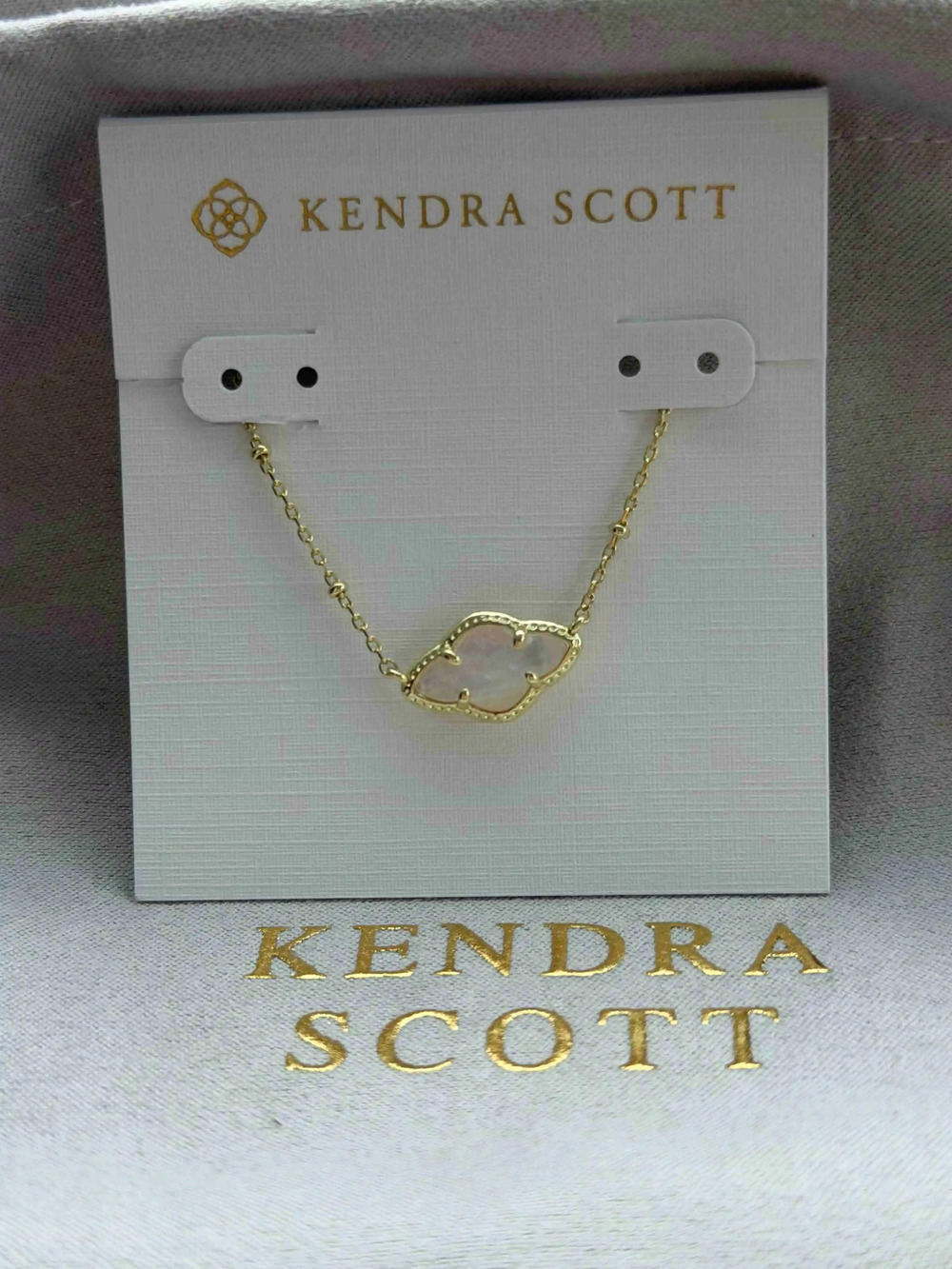 Kendra Scott white pendant necklace